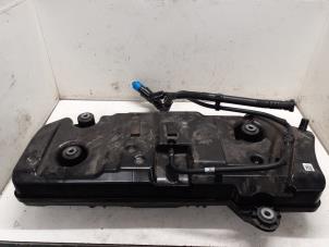 Gebruikte Tank adblue Mercedes GLE (V167) 300d EQ Boost 2.0 Turbo 16V 4-Matic Prijs € 726,00 Inclusief btw aangeboden door Autodemontage van de Laar