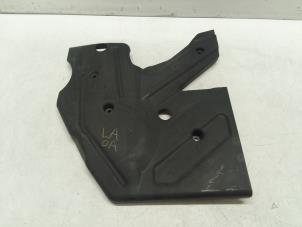 Gebruikte Beschermplaat bodem Mercedes GLE (V167) 300d EQ Boost 2.0 Turbo 16V 4-Matic Prijs € 35,00 Margeregeling aangeboden door Autodemontage van de Laar