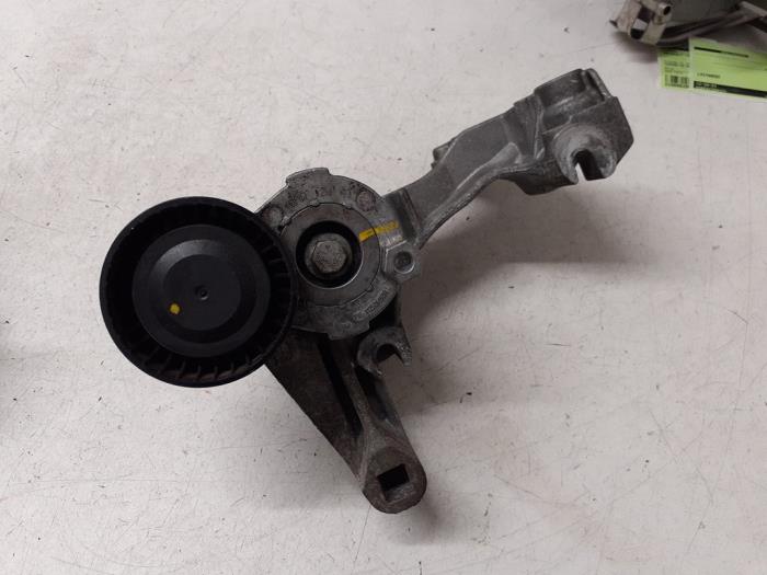 Gebruikte Spanrol Multiriem Renault Captur Prijs € 35,00 Margeregeling aangeboden door Autodemontage van de Laar