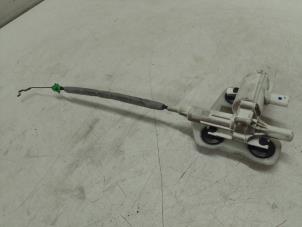 Gebruikte Sluithulpmotor achterklep Mercedes GLE (V167) 300d EQ Boost 2.0 Turbo 16V 4-Matic Prijs € 75,00 Margeregeling aangeboden door Autodemontage van de Laar