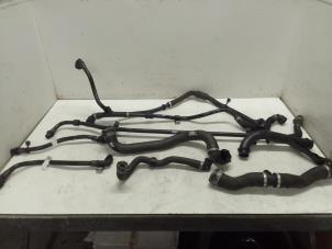 Gebruikte Waterslang aansluiting Mercedes GLE (V167) 300d EQ Boost 2.0 Turbo 16V 4-Matic Prijs € 150,00 Margeregeling aangeboden door Autodemontage van de Laar