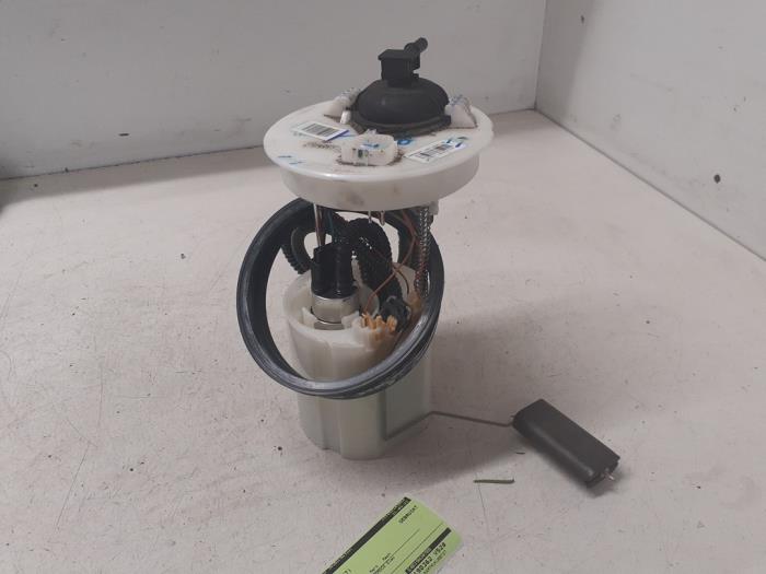 Benzinepomp van een Ford Ka+  2017