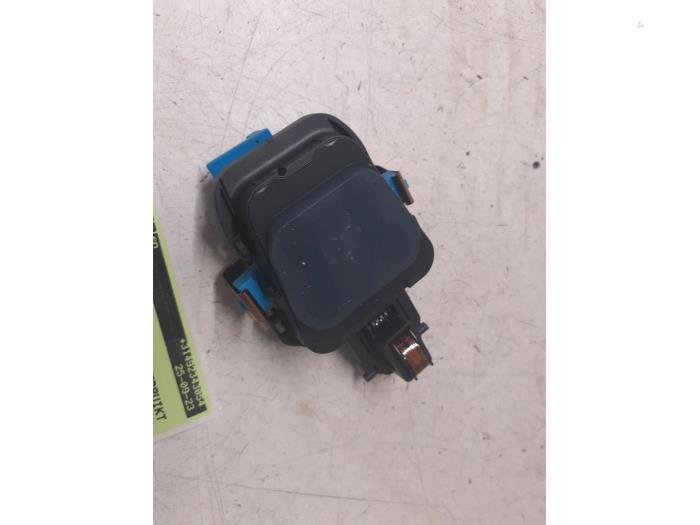 Gebruikte Regensensor Mercedes E (C238) E-200 2.0 Turbo 16V Prijs € 40,00 Margeregeling aangeboden door Autodemontage van de Laar