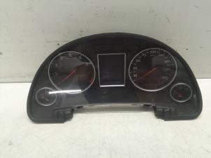 Gebruikte Tellerklok Audi A4 Avant (B6) 2.0 FSI 16V Prijs € 125,00 Margeregeling aangeboden door Autodemontage van de Laar