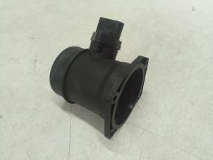 Gebruikte Luchtmassameter Audi A4 Avant (B6) 2.0 FSI 16V Prijs € 50,00 Margeregeling aangeboden door Autodemontage van de Laar