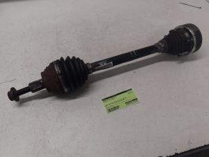 Gebruikte Aandrijfas links-voor Volkswagen Golf VI (5K1) 1.2 TSI BlueMotion Prijs € 70,00 Margeregeling aangeboden door Autodemontage van de Laar