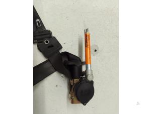 Gebruikte Veiligheidsgordel links-voor Mercedes 200 - 500 Prijs € 70,00 Margeregeling aangeboden door Autodemontage van de Laar