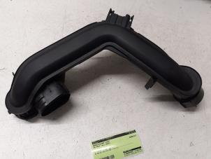 Gebruikte Luchtinlaat slang Volkswagen Polo VI (AW1) 1.0 TSI 12V Prijs € 35,00 Margeregeling aangeboden door Autodemontage van de Laar
