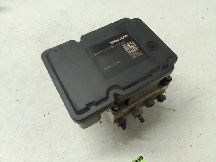 Gebruikte ABS Pomp Volvo V40 (MV) 1.6 D2 Prijs € 100,00 Margeregeling aangeboden door Autodemontage van de Laar