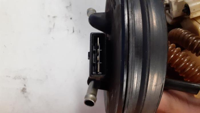 Gebruikte Benzinepomp Volkswagen Polo III (6N1) 1.0i 45 Prijs € 35,00 Margeregeling aangeboden door Autodemontage van de Laar