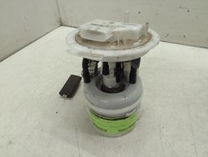 Gebruikte Benzinepomp Dacia Duster (SR) 1.3 TCE 130 16V Prijs € 125,00 Margeregeling aangeboden door Autodemontage van de Laar