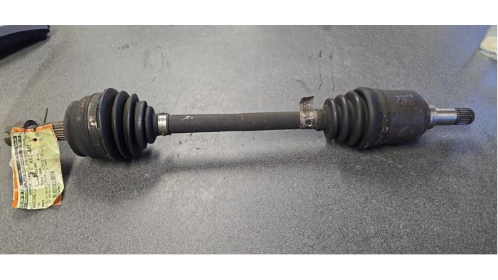 Gebruikte Aandrijfas links-voor Fiat Bravo (182A) 1.2 16V Prijs € 35,00 Margeregeling aangeboden door Autodemontage van de Laar