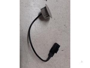 Gebruikte Microfoon Renault Zoé (AG) R90 Prijs € 25,00 Margeregeling aangeboden door Autodemontage van de Laar