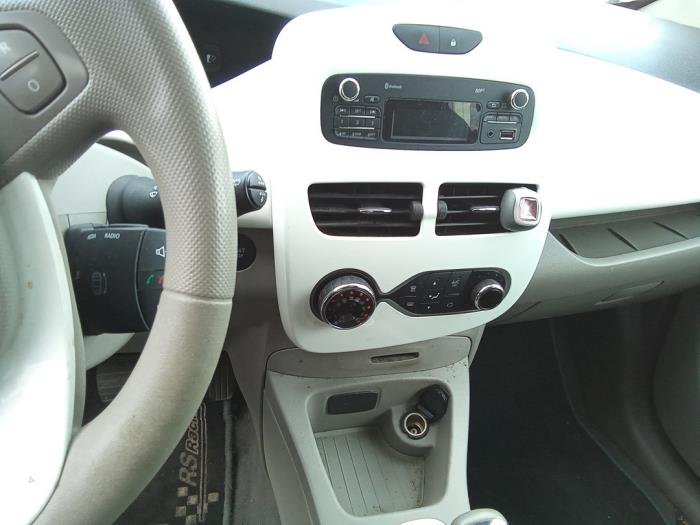 Gebruikte Dashboard deel Renault Zoé (AG) R90 Prijs € 70,00 Margeregeling aangeboden door Autodemontage van de Laar