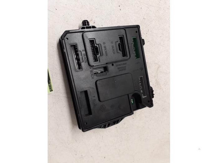Gebruikte Computer Body Control Renault Scénic III (JZ) 1.4 16V TCe 130 Prijs € 50,00 Margeregeling aangeboden door Autodemontage van de Laar