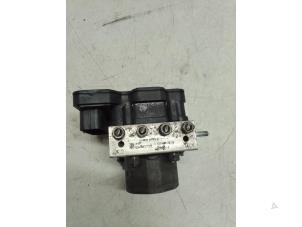 Gebruikte ABS Pomp Renault Twingo III (AH) 1.0 SCe 70 12V Prijs € 150,00 Margeregeling aangeboden door Autodemontage van de Laar