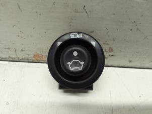 Gebruikte Schakelaar Spiegel Ford Mondeo III Wagon 2.0 16V Prijs € 10,00 Margeregeling aangeboden door Autodemontage van de Laar