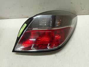 Gebruikte Achterlicht rechts Opel Astra H GTC (L08) 1.6 16V Twinport Prijs € 50,00 Margeregeling aangeboden door Autodemontage van de Laar
