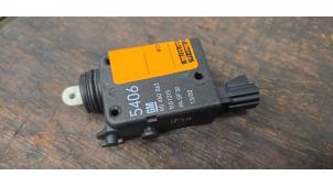 Gebruikte Motor Centrale Deurvergrendeling Opel Meriva Prijs € 20,00 Margeregeling aangeboden door Autodemontage van de Laar