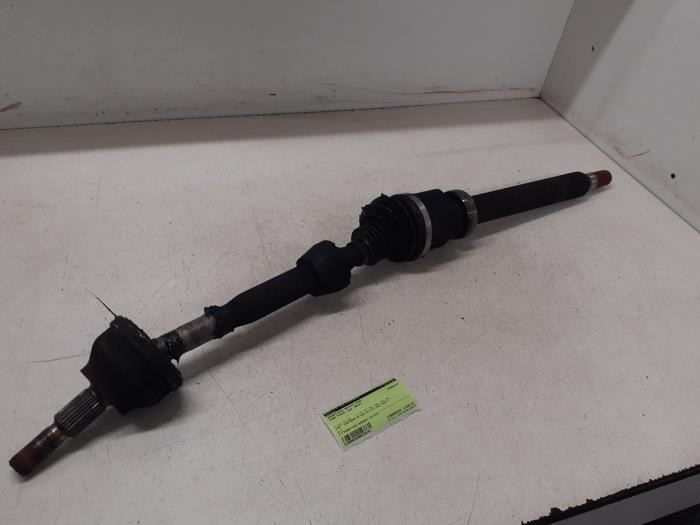 Gebruikte Aandrijfas rechts-voor Ford Focus 3 Wagon 2.0 TDCi 16V 140 Prijs € 70,00 Margeregeling aangeboden door Autodemontage van de Laar