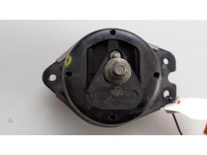 Gebruikte Motorrubber Renault Scénic II (JM) 1.6 16V Prijs € 50,00 Margeregeling aangeboden door Autodemontage van de Laar