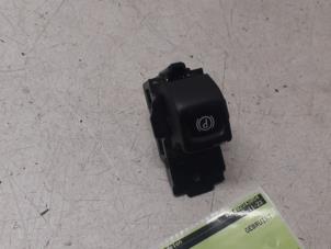 Gebruikte Schakelaar handrem Opel Insignia 1.8 16V Ecotec Prijs € 20,00 Margeregeling aangeboden door Autodemontage van de Laar