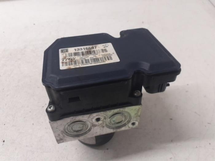 Gebruikte ABS Pomp Opel Insignia 1.8 16V Ecotec Prijs € 150,00 Margeregeling aangeboden door Autodemontage van de Laar