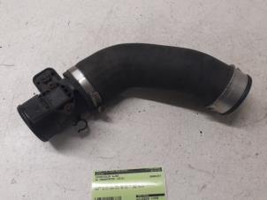 Gebruikte Intercooler Slang Volkswagen Transporter/Caravelle T5 2.0 TDI BlueMotion Prijs op aanvraag aangeboden door Autodemontage van de Laar