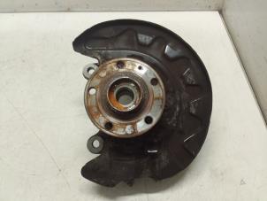 Gebruikte Fusee links-voor Skoda Octavia Combi (5EAC) 1.5 TSI Evo 16V Prijs € 125,00 Margeregeling aangeboden door Autodemontage van de Laar