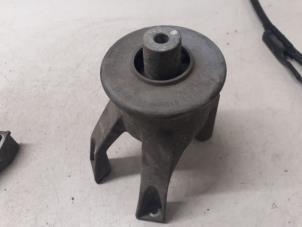 Gebruikte Motorsteun Volkswagen Transporter/Caravelle T5 2.0 TDI BlueMotion Prijs op aanvraag aangeboden door Autodemontage van de Laar