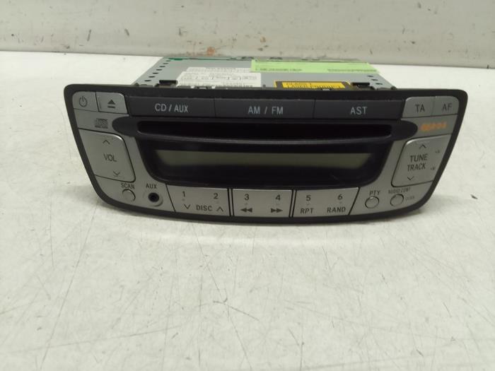 Radio van een Peugeot 107 1.0 12V 2010