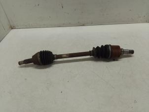 Gebruikte Aandrijfas links-voor Ford Fiesta 6 (JA8) 1.25 16V Prijs € 75,00 Margeregeling aangeboden door Autodemontage van de Laar