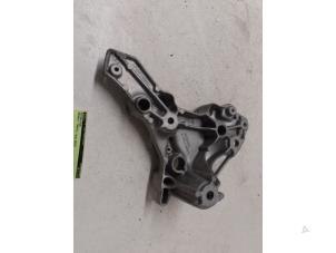 Gebruikte Motorrubber Renault Trafic (1FL/2FL/3FL/4FL) 2.0 dCi 16V 150 Prijs op aanvraag aangeboden door Autodemontage van de Laar