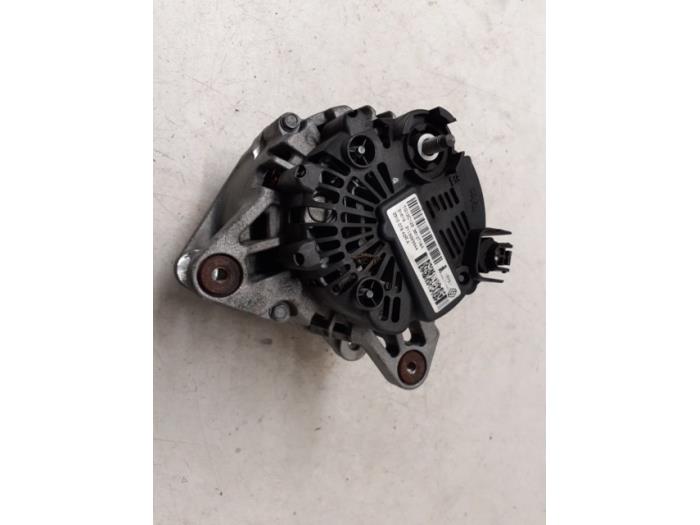 Gebruikte Dynamo Renault Captur I (2R) 1.2 TCE 16V EDC Prijs € 100,00 Margeregeling aangeboden door Autodemontage van de Laar