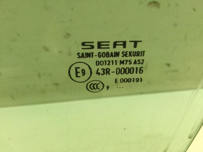 Deurruit 4Deurs links-voor van een Seat Leon ST (5FF) 1.0 TSI 12V 2019