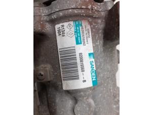 Pomp Airco van een Renault Twingo II (CN) 1.2 16V 2013