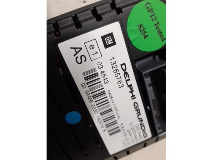 Display Interieur van een Opel Corsa D 1.2 16V 2007