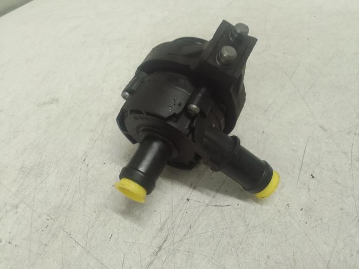 Gebruikte Waterpomp Dacia Dokker (0S) 1.3 TCE 130 Prijs € 50,00 Margeregeling aangeboden door Autodemontage van de Laar
