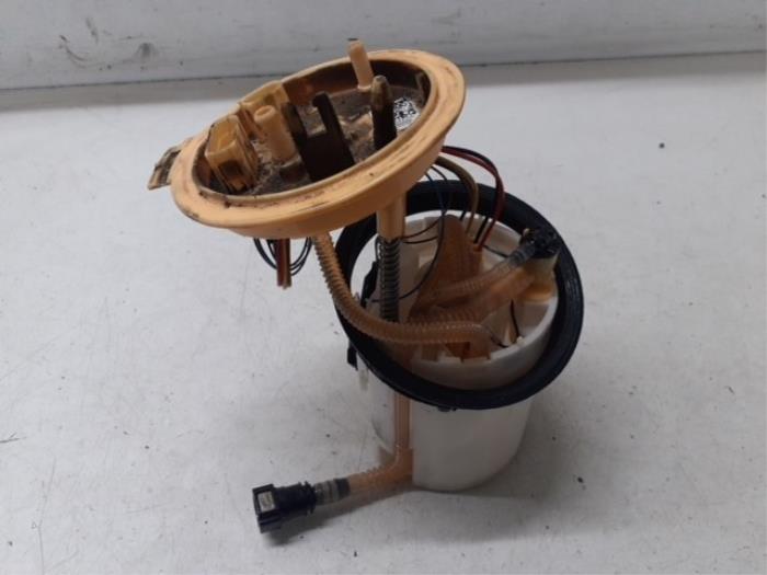 Gebruikte Tank element Pomp Volkswagen Passat Variant (3G5) 1.6 TDI 16V Prijs € 100,00 Margeregeling aangeboden door Autodemontage van de Laar