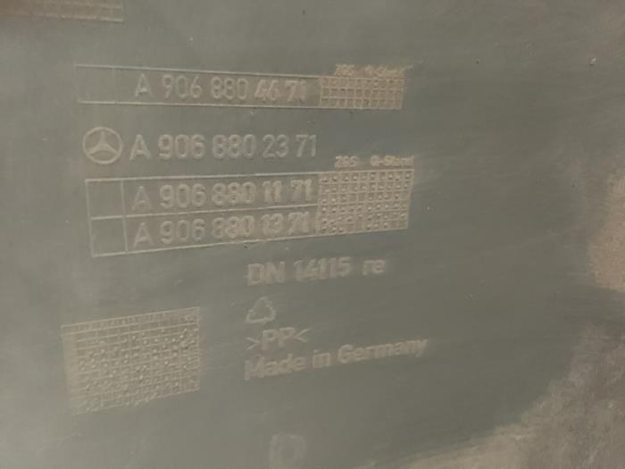 Bumperhoek rechts-achter van een Mercedes-Benz Sprinter 3,5t (906.63) 313 CDI 16V 2014