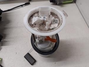 Gebruikte Benzinepomp Volkswagen Up! (121) 1.0 12V 60 Prijs € 35,00 Margeregeling aangeboden door Autodemontage van de Laar