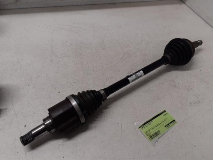 Gebruikte Aandrijfas links-voor Volkswagen Up! (121) 1.0 12V 60 Prijs € 50,00 Margeregeling aangeboden door Autodemontage van de Laar