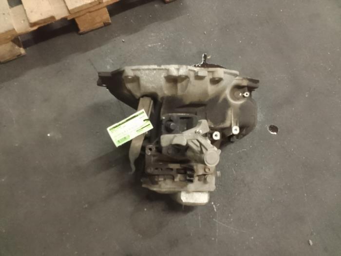 Gebruikte Versnellingsbak Opel Agila (A) 1.2 16V Twin Port Prijs € 250,00 Margeregeling aangeboden door Autodemontage van de Laar