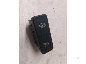 Gebruikte ASR schakelaar Volkswagen Up! (121) 1.0 12V 60 Prijs op aanvraag aangeboden door Autodemontage van de Laar