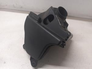 Gebruikte Luchtfilterhuis BMW 3 serie Touring (E91) 320i 16V Prijs € 65,00 Margeregeling aangeboden door Autodemontage van de Laar