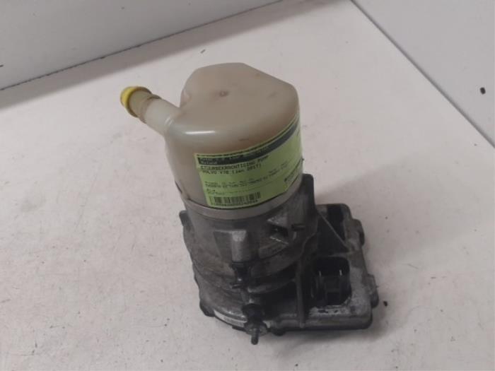 Gebruikte Servopomp Volvo V70 (BW) 2.0 D3 16V Prijs € 120,00 Margeregeling aangeboden door Autodemontage van de Laar