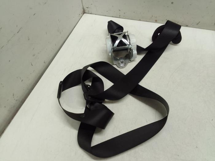 Veiligheidsgordel links-voor van een BMW 3 serie Gran Turismo (F34) 320d 2.0 16V 2017