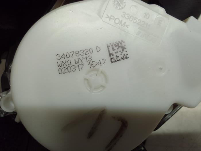 Veiligheidsgordel links-voor van een BMW 3 serie Gran Turismo (F34) 320d 2.0 16V 2017