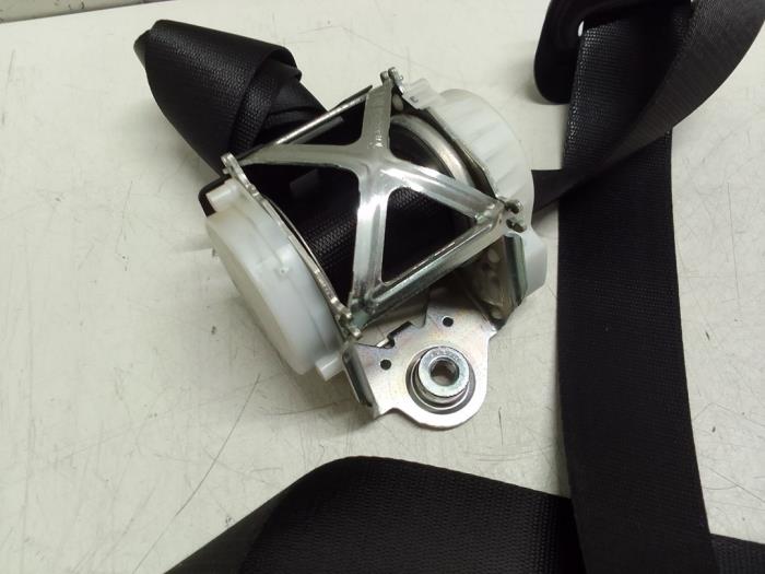 Veiligheidsgordel links-voor van een BMW 3 serie Gran Turismo (F34) 320d 2.0 16V 2017