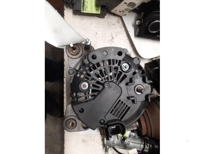 Gebruikte Dynamo Volkswagen Caddy III (2KA,2KH,2CA,2CH) 1.6 TDI 16V Prijs € 50,00 Margeregeling aangeboden door Autodemontage van de Laar